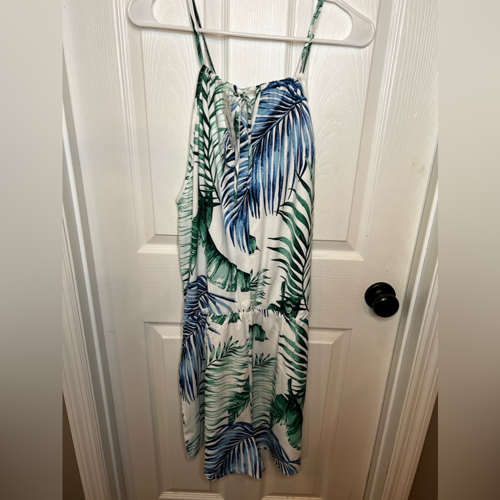 Green/blue/white palm leaf romper. Size XL. 100% polyester